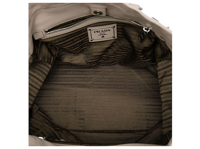 Sac satchel Prada en cuir de veau beige avec poche frontale - vue 4