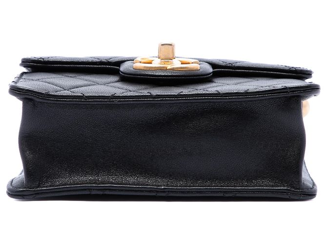 Chanel Black Small Quilted Lambskin Chic Pearls Flap Preto - vista 3