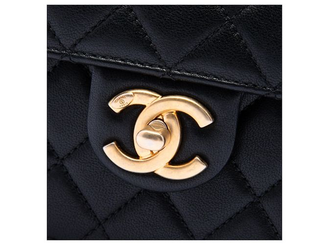 Chanel Black Small Quilted Lambskin Chic Pearls Flap Preto - vista 5