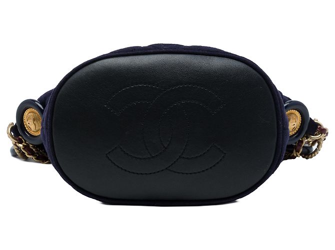 Bolsa Bucket Chanel Blue Paris Hamburg em lã acolchoada com charms Azul Azul marinho - vista 3