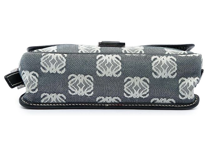 LOEWE Gray Anagram Canvas Umhängetasche mit Klappe Braun - Ansicht 3