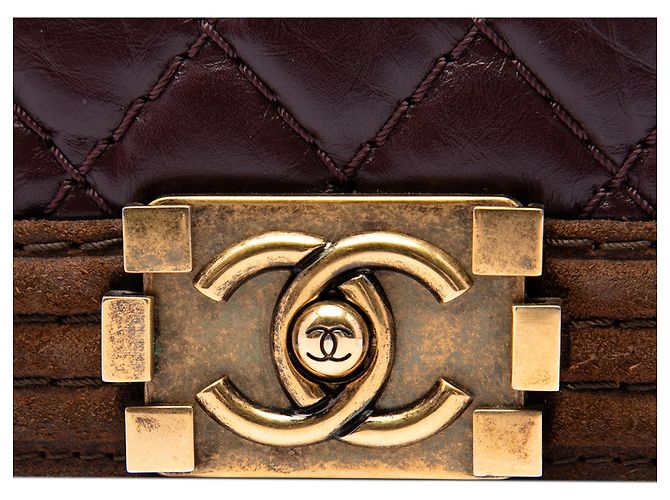 Le Boy Chanel Red Old Medium Nubuck Trimmed Quilted Aged Calfskin Boy Flap - vista 5