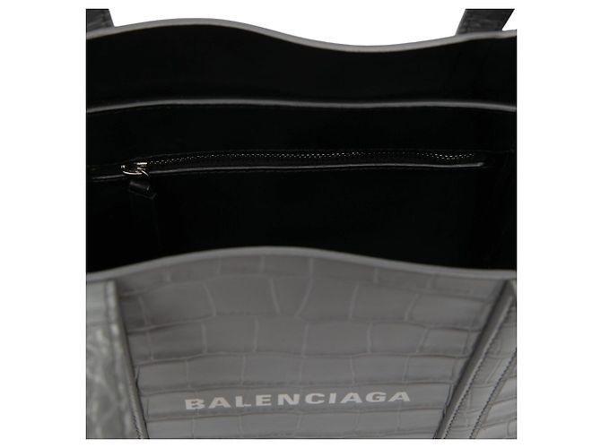 Balenciaga Tote Everyday XXS in pelle embossed croc grigio - vista 4