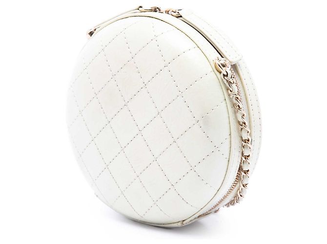 Chanel White CC gesteppte Lammleder-Rundclutch mit Kette Weiß - Ansicht 2