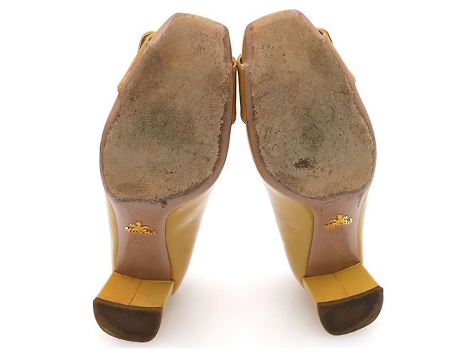 Prada Lackleder Pumps mit Blockabsatz in Gelb - Ansicht 5
