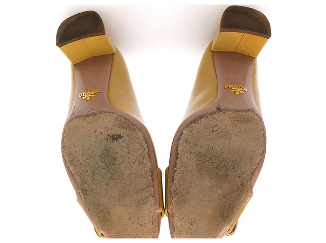 Prada Lackleder Pumps mit Blockabsatz in Gelb - Ansicht 6