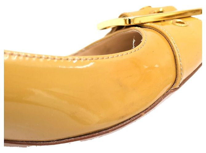 Prada Lackleder Pumps mit Blockabsatz in Gelb - Ansicht 8