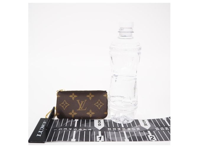Louis Vuitton Monogram Pochette Clé Coin Case Castaño Beige - vista 3