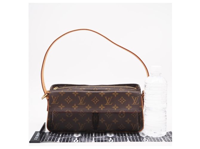 Sac à main Louis Vuitton Monogram Viva Cite MM Marron Beige - vue 3