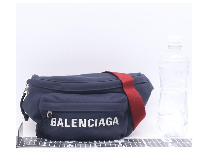 Borsa a cintura Balenciaga Nylon Wheel Rosso Blu navy - vista 3