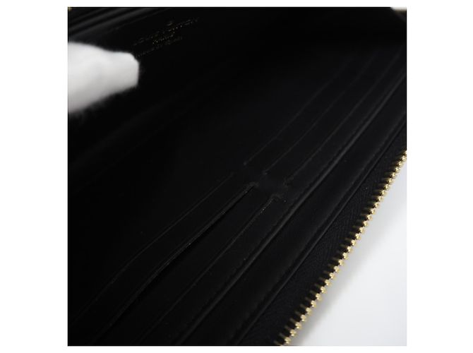 Cartera Zippy Louis Vuitton Mahina en Noir Negro Dorado - vista 12
