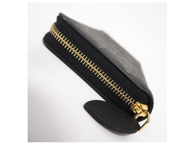 Cartera Zippy Louis Vuitton Mahina en Noir Negro Dorado - vista 8