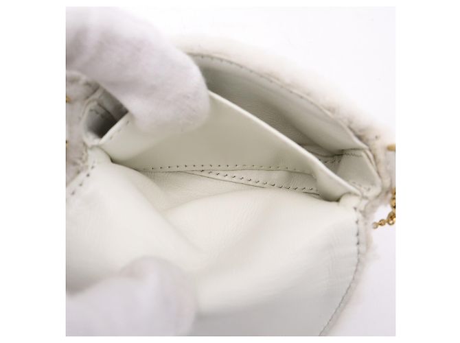 Borsa a tracolla Fendi Nano Bucket in pelle di pecora con catena Boa - vista 16
