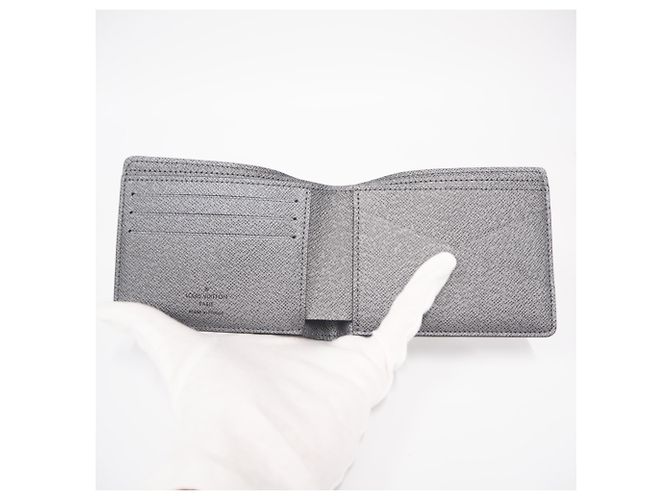 Louis Vuitton Taigarama Portefeuille Multiple Bi-fold Wallet Prata - vista 10
