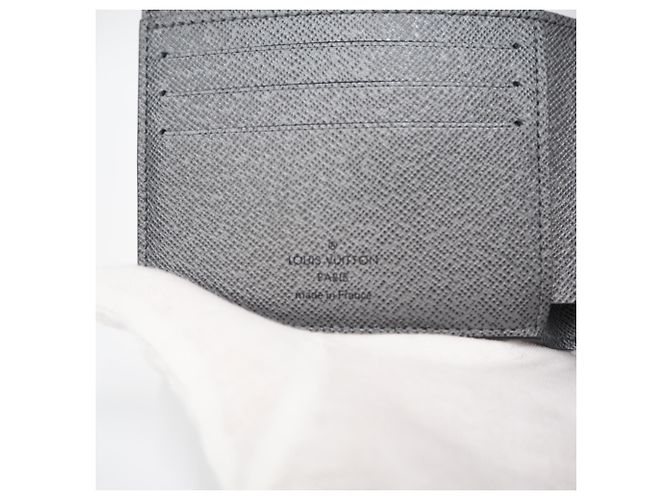 Louis Vuitton Taigarama Portefeuille Multiple Bi-fold Wallet Prata - vista 13