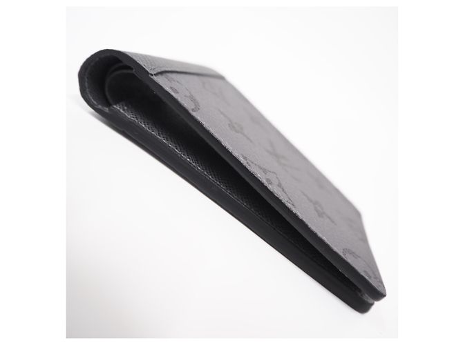 Louis Vuitton Taigarama Portefeuille Multiple Bi-fold Wallet Prata - vista 6