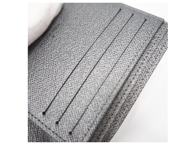 Louis Vuitton Taigarama Portefeuille Multiple Bi-fold Wallet Prata - vista 9
