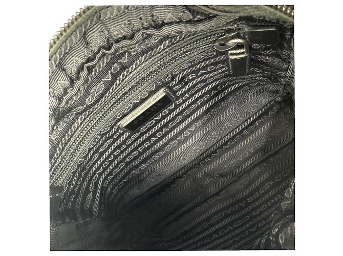 Prada Schultertasche aus schwarzem Nylon - Ansicht 11