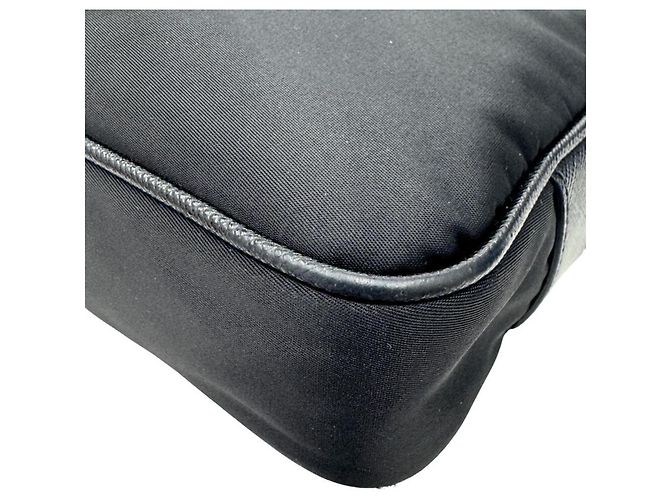 Prada Schultertasche aus schwarzem Nylon - Ansicht 7