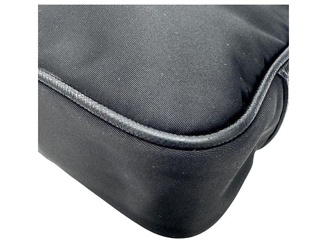 Prada Schultertasche aus schwarzem Nylon - Ansicht 8