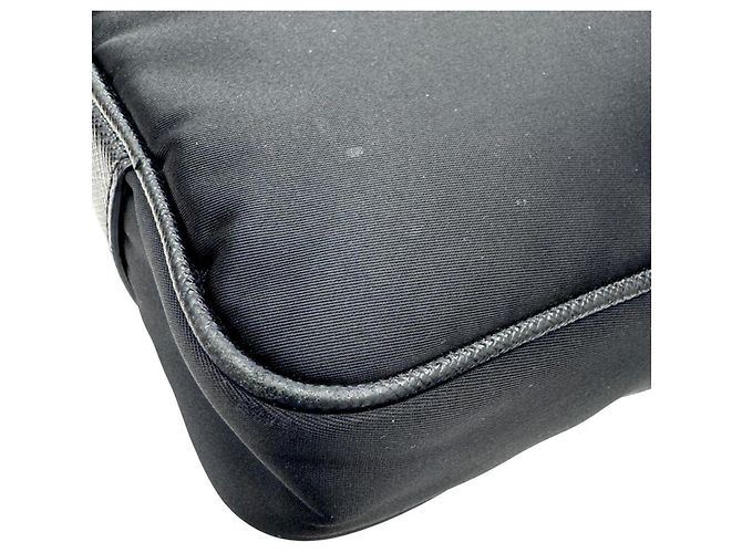 Prada Schultertasche aus schwarzem Nylon - Ansicht 9