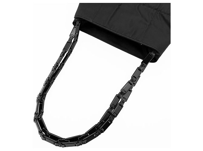 Prada Schultertasche mit Dreieckslogo und Kette Schwarz - Ansicht 6