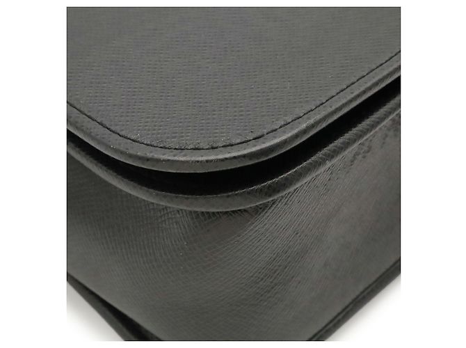 Borsa a tracolla Louis Vuitton Taiga Andrey Grigio - vista 4