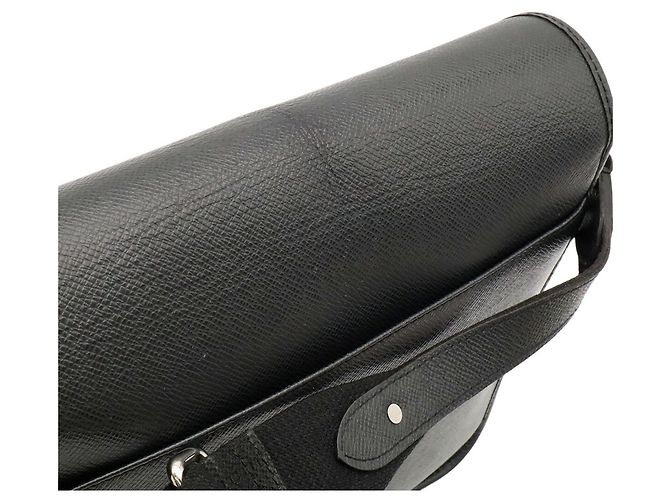 Borsa a tracolla Louis Vuitton Taiga Andrey Grigio - vista 8