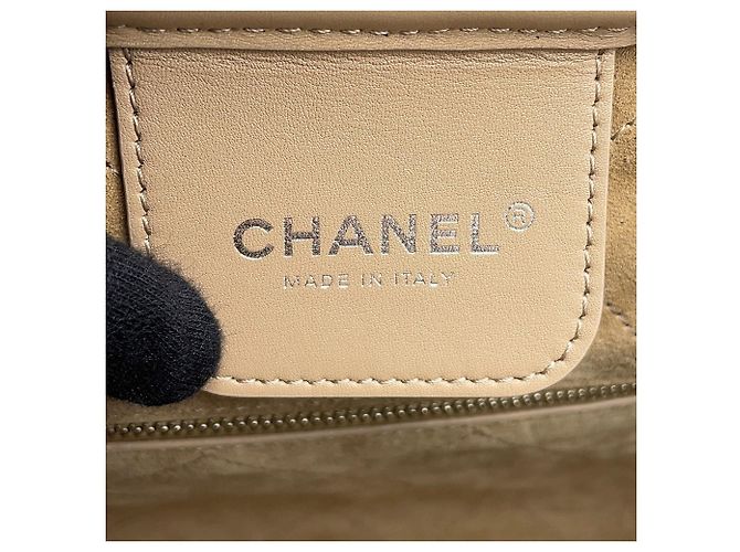 Bolsa de ombro Chanel em couro de bezerro preto - vista 16