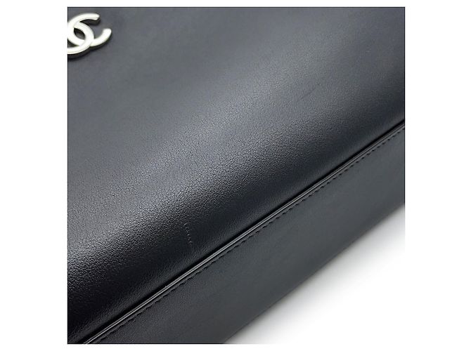 Bolsa de ombro Chanel em couro de bezerro preto - vista 6