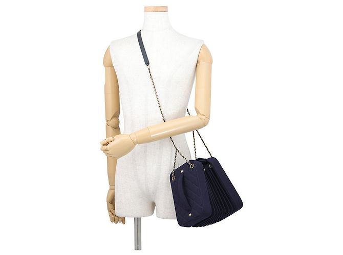 Timeless Bolsa de Ombro Chanel Matelassé em Lã - vista 4