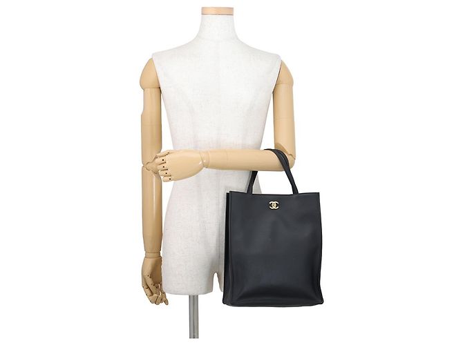 Chanel Tote Bag aus schwarzem Kalbsleder - Ansicht 4