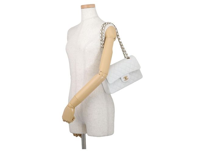 Borsa a tracolla con catena Chanel Matelassé Bianco - vista 4