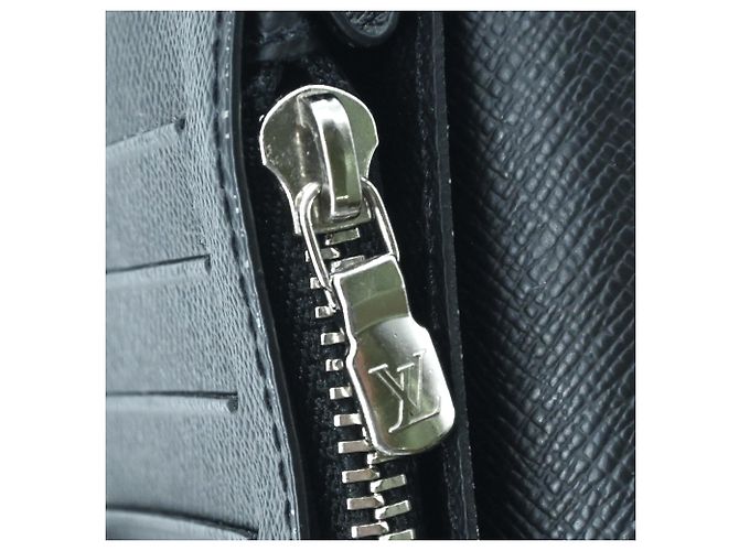 Brazza Monedero Louis Vuitton Taiga Negro Gris - vista 10