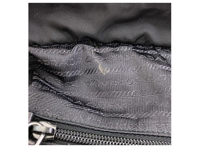 Tote Sac cabas Prada en nylon noir et rouge - vue 10