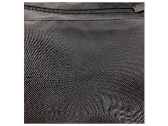 Tote Sac cabas Prada en nylon noir et rouge - vue 14