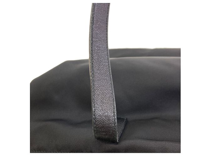 Tote Sac cabas Prada en nylon noir et rouge - vue 17