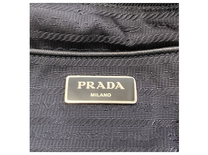 Tote Sac cabas Prada en nylon noir et rouge - vue 6
