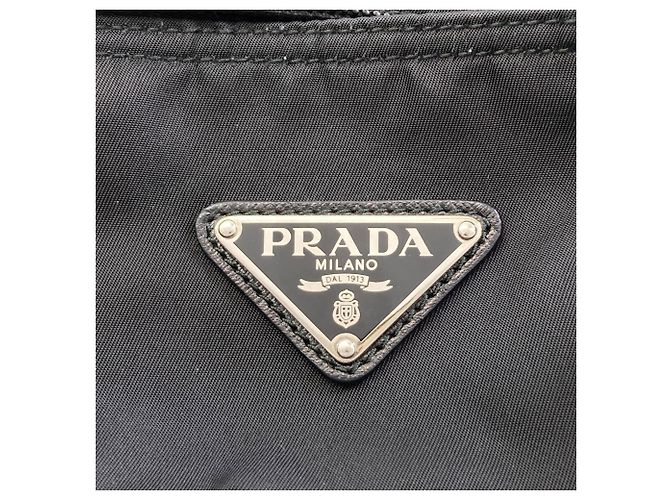 Tote Sac cabas Prada en nylon noir et rouge - vue 8