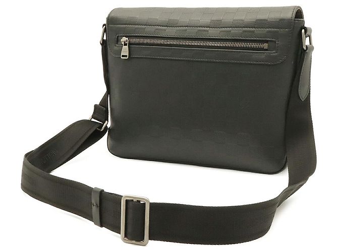 Bolsa Messenger Louis Vuitton District PM Preto - vista 2