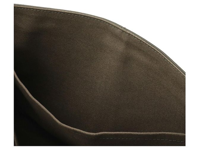 Bolsa Messenger Louis Vuitton District PM Preto - vista 7