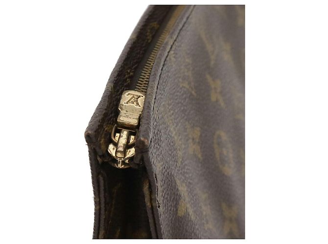 Louis Vuitton Poche Toilette 26 Brown - view 4