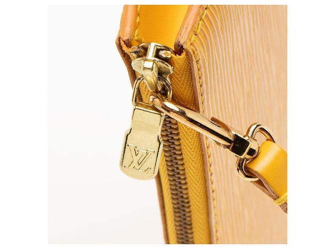 Louis Vuitton Vintage Epi Leather Pochette Accessoires Amarillo - vista 10