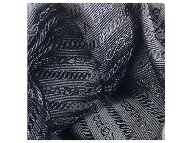 Prada 2-Way Tote Bag aus schwarzem Leder - Ansicht 9