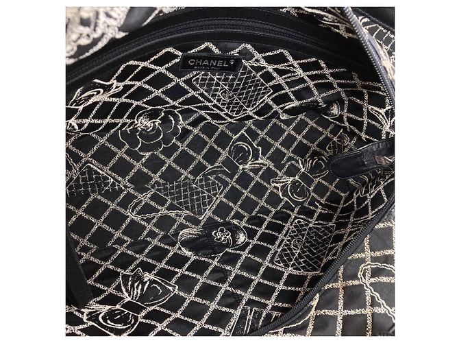 Chanel Essential Tote Bag Black - view 5