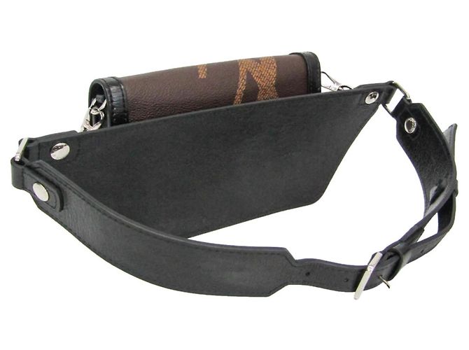 Louis Vuitton Dauphine Bumbag Reverse Monogram Giant Marrone - vista 2