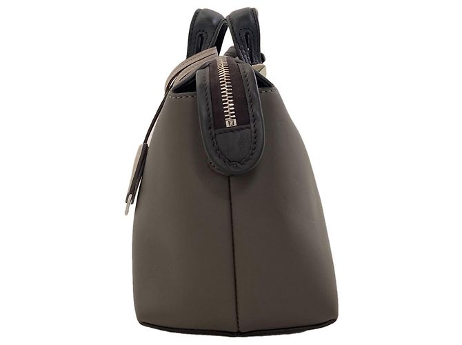 Bolsa 2-Way Fendi By The Way Medium Cinza antracite - vista 3