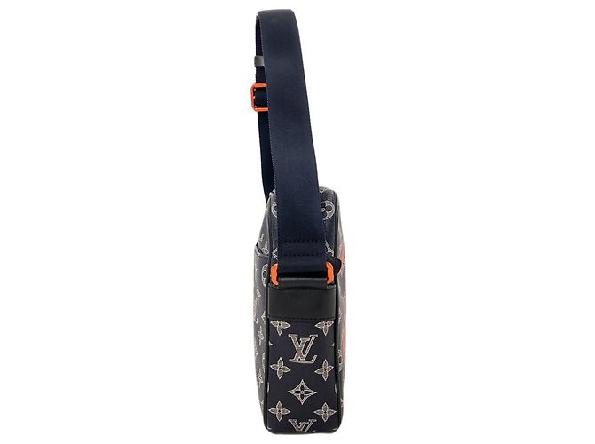 Borsa a tracolla Louis Vuitton Danube PM Upside Down Blu Monogramma - vista 3