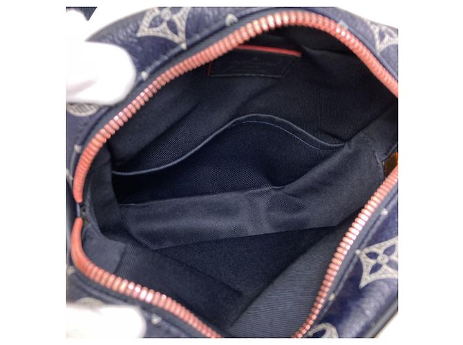 Borsa a tracolla Louis Vuitton Danube PM Upside Down Blu Monogramma - vista 5
