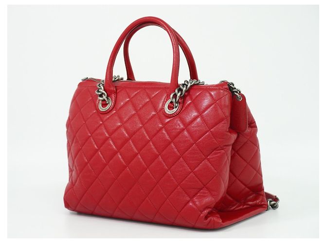 Chanel Boy Chained Quilted Calfskin Medium Roja - vista 2